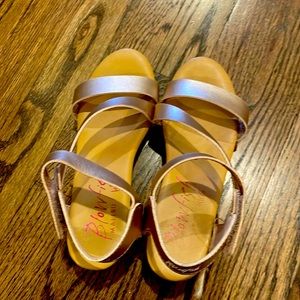 Girls rose gold blowfish sandals size 4